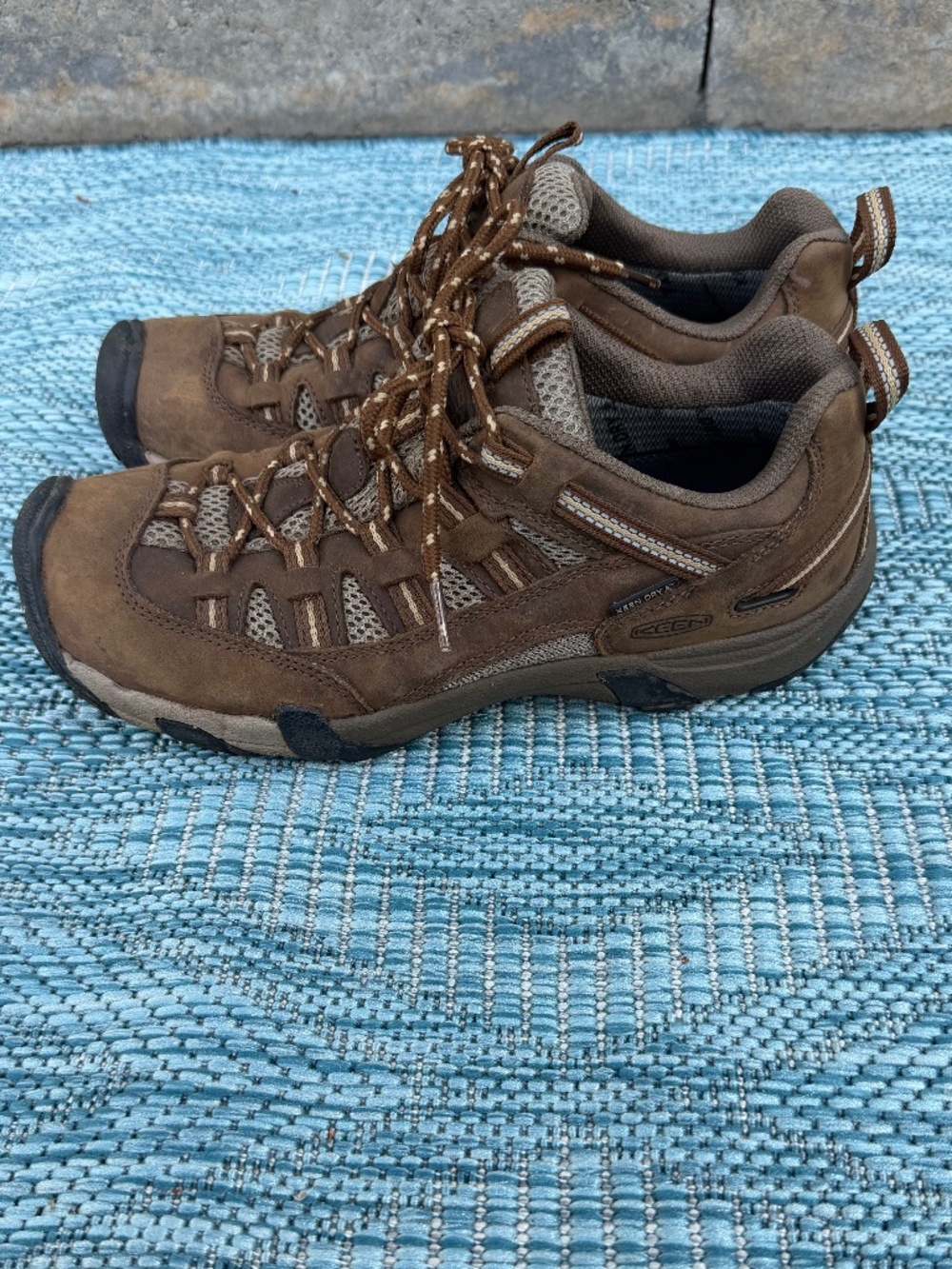 Keen Alamosa Waterproof hiking shoe Size 9